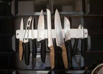 black and brown handled kitchen knives