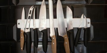 black and brown handled kitchen knives